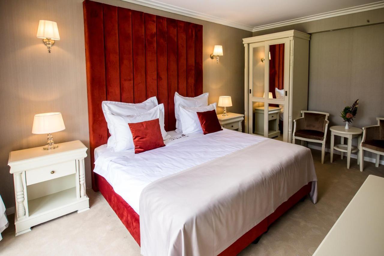 Hotel Carpat Inn Азуга Екстериор снимка