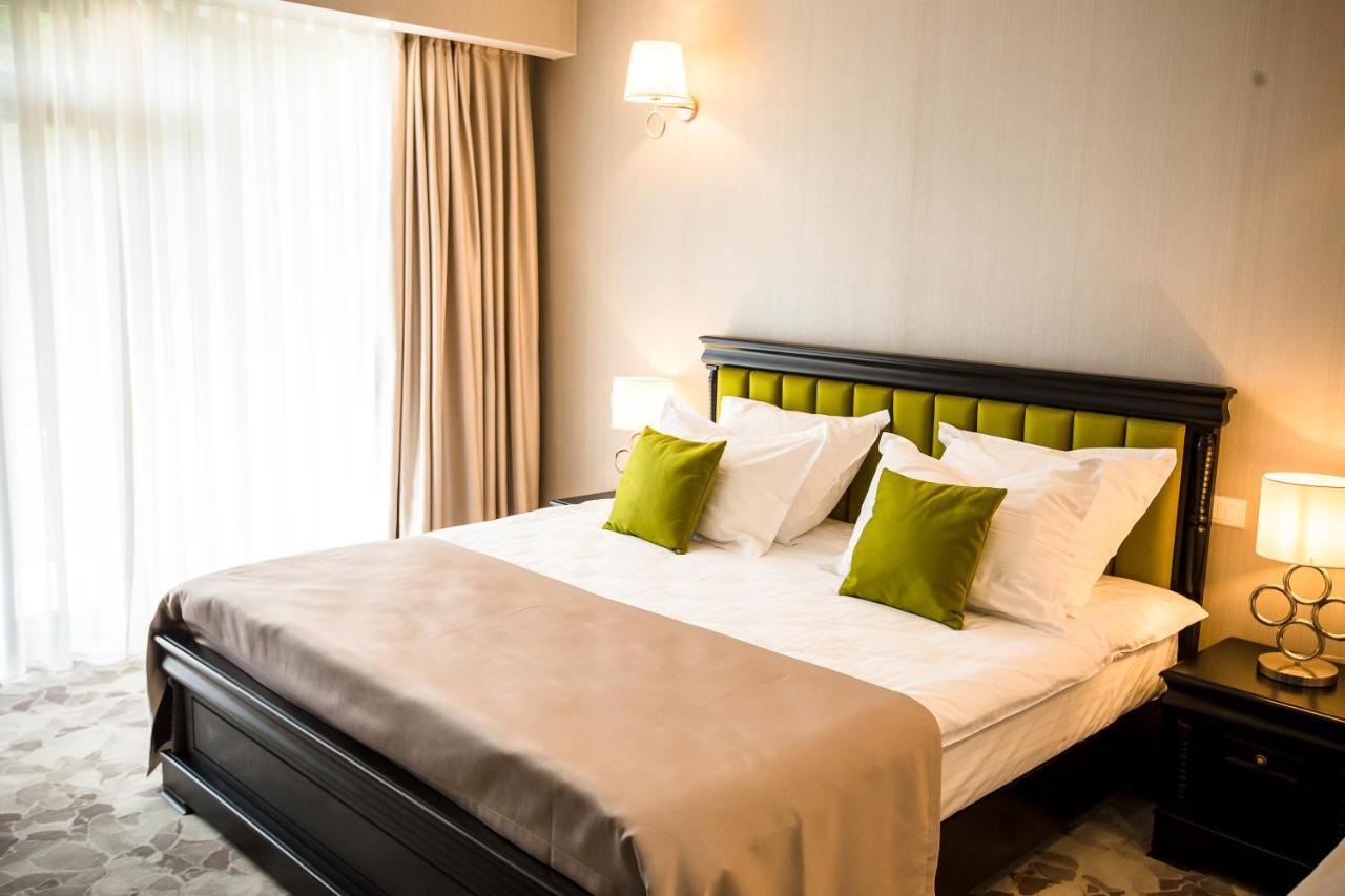 Hotel Carpat Inn Азуга Екстериор снимка
