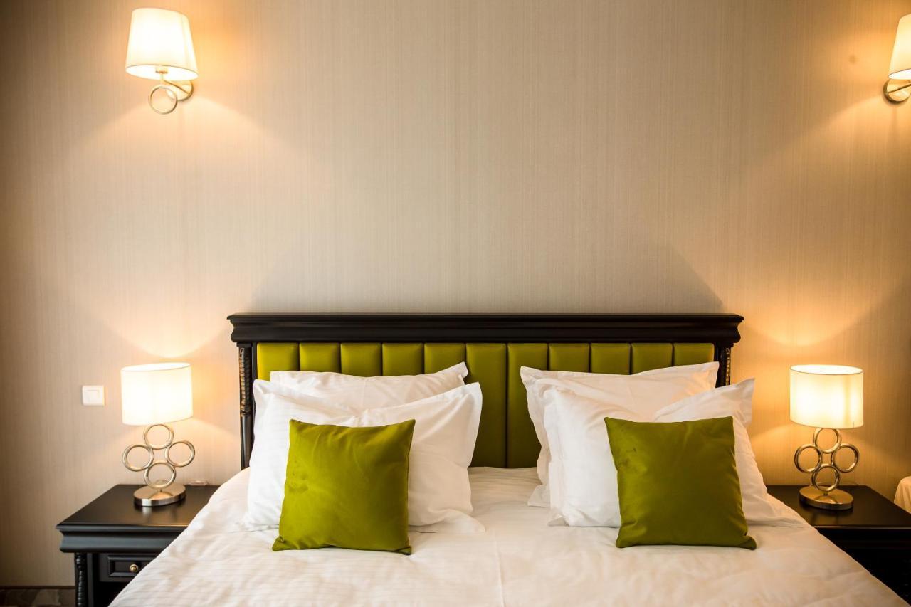 Hotel Carpat Inn Азуга Екстериор снимка