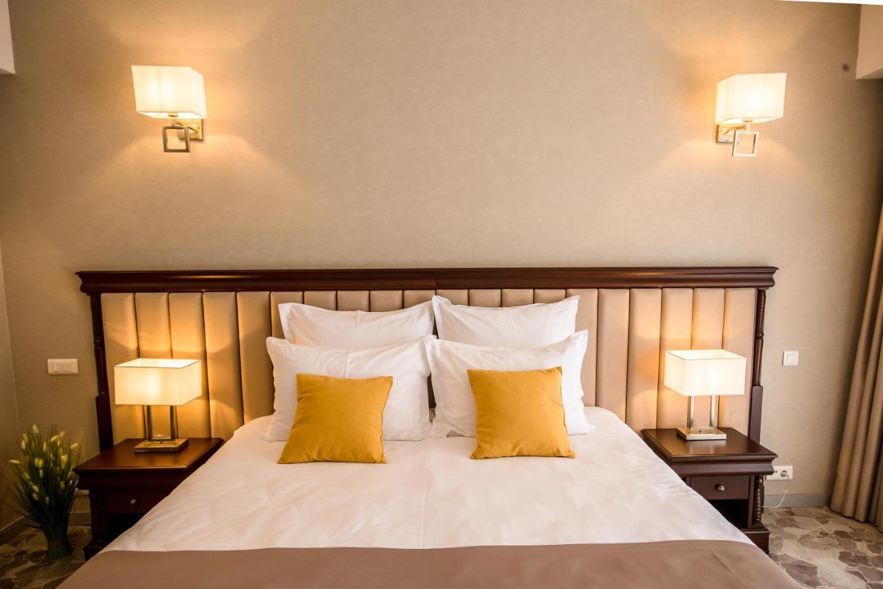Hotel Carpat Inn Азуга Екстериор снимка