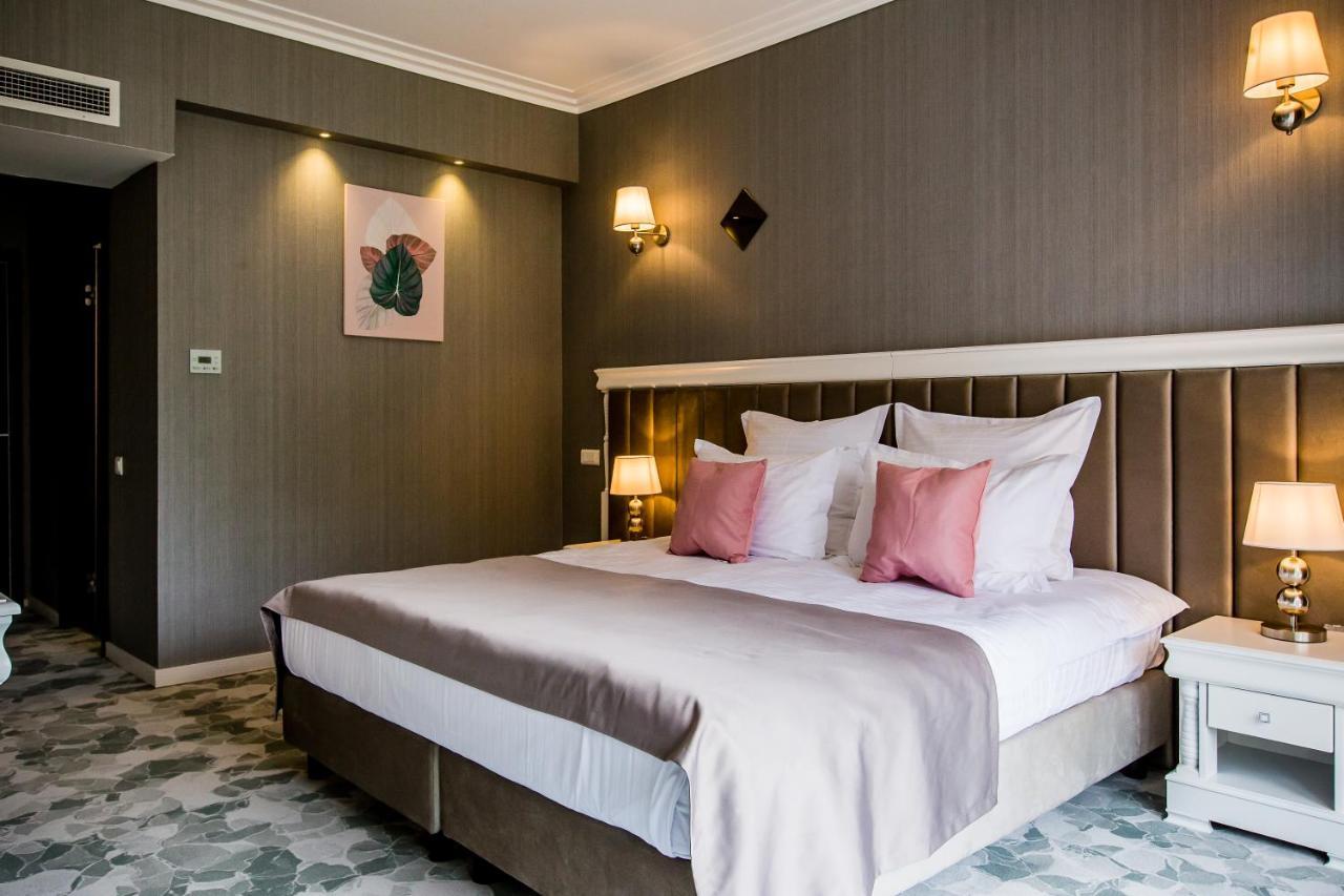Hotel Carpat Inn Азуга Екстериор снимка