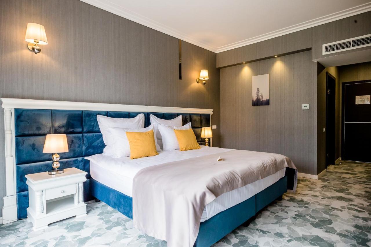 Hotel Carpat Inn Азуга Екстериор снимка