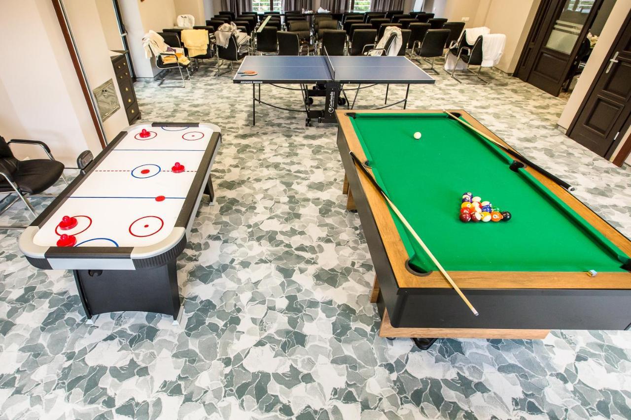 Hotel Carpat Inn Азуга Екстериор снимка