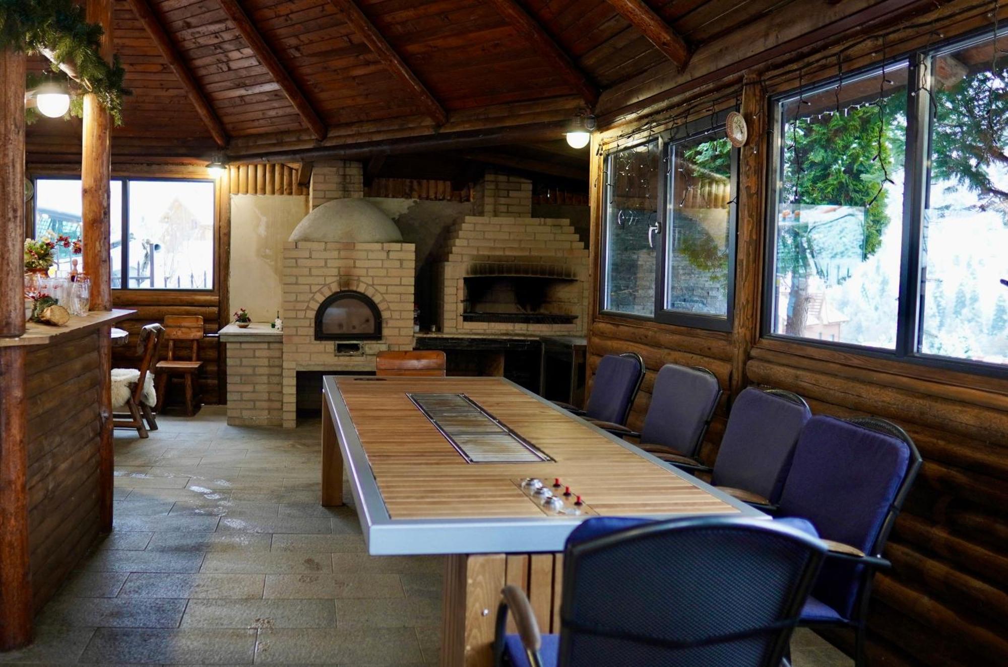 Hotel Carpat Inn Азуга Екстериор снимка