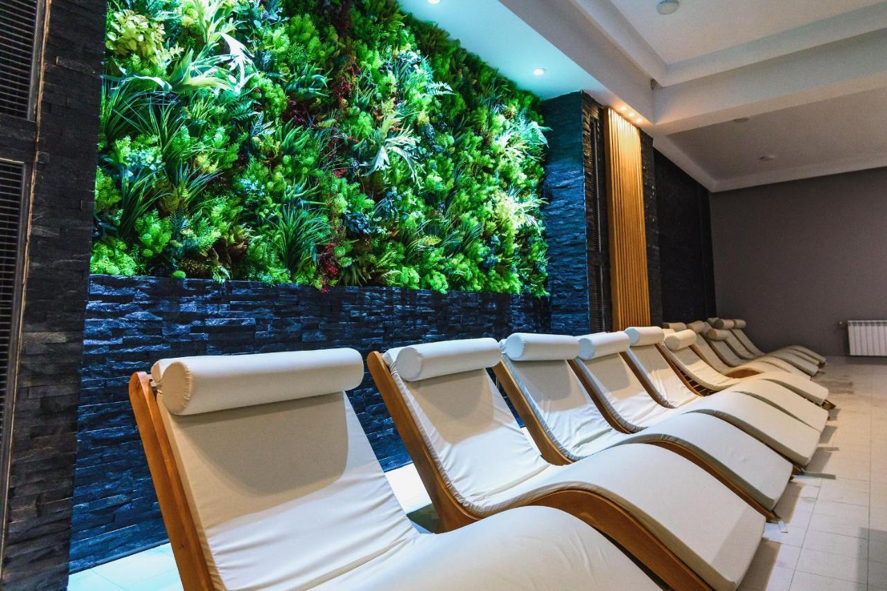 Hotel Carpat Inn Азуга Екстериор снимка