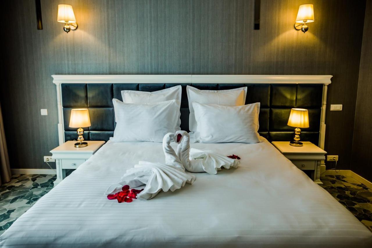 Hotel Carpat Inn Азуга Екстериор снимка