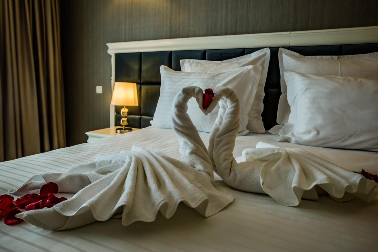 Hotel Carpat Inn Азуга Екстериор снимка