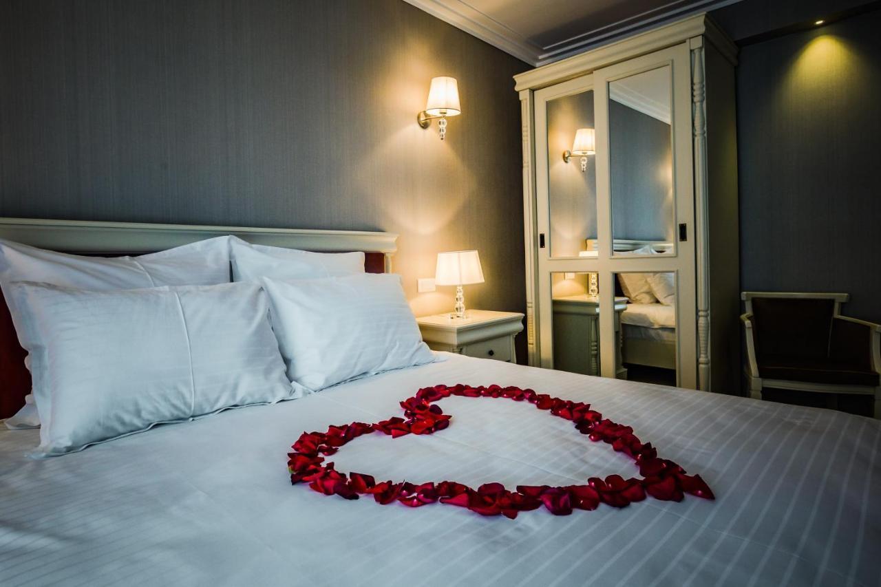 Hotel Carpat Inn Азуга Екстериор снимка