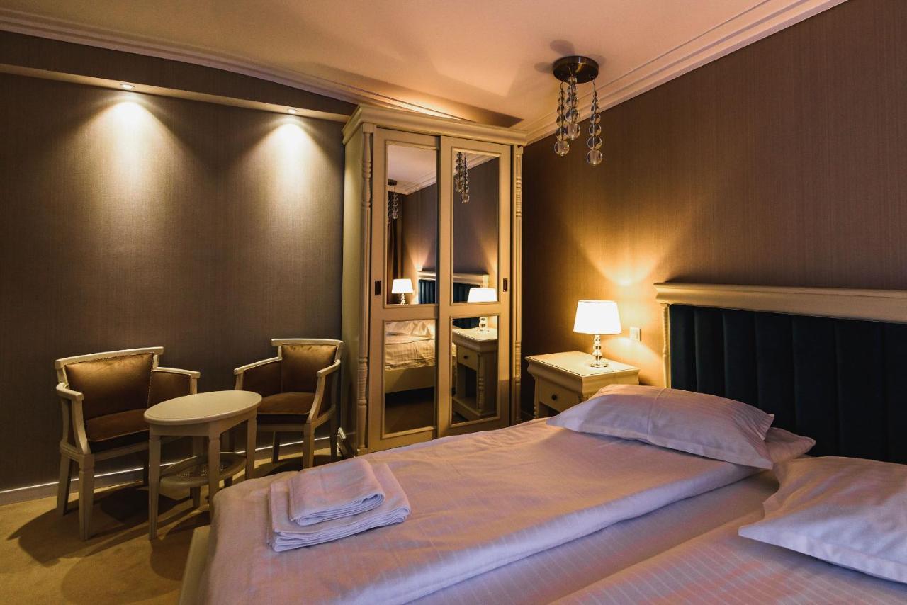 Hotel Carpat Inn Азуга Екстериор снимка